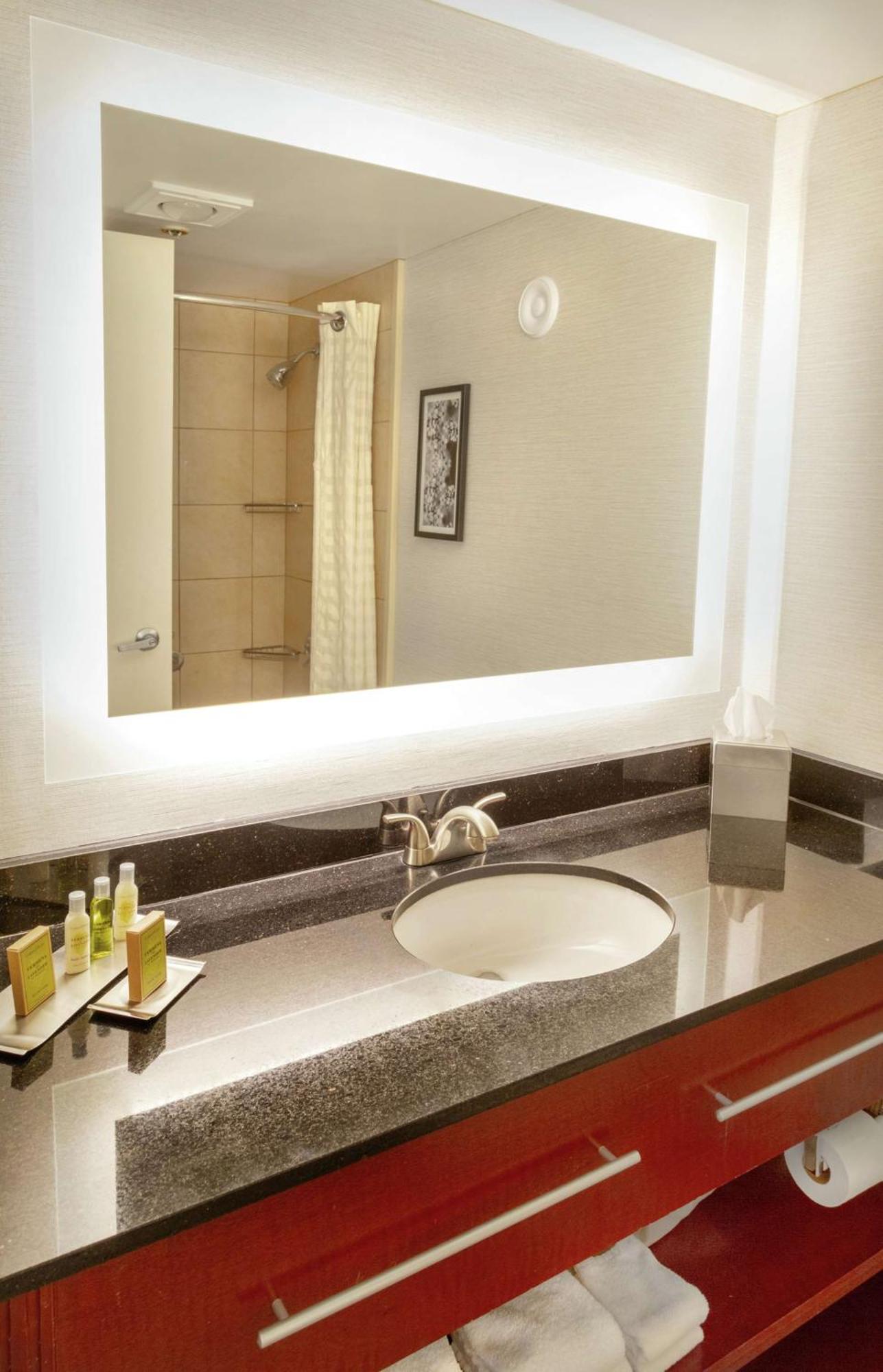 Doubletree By Hilton Charlottesville Eksteriør billede